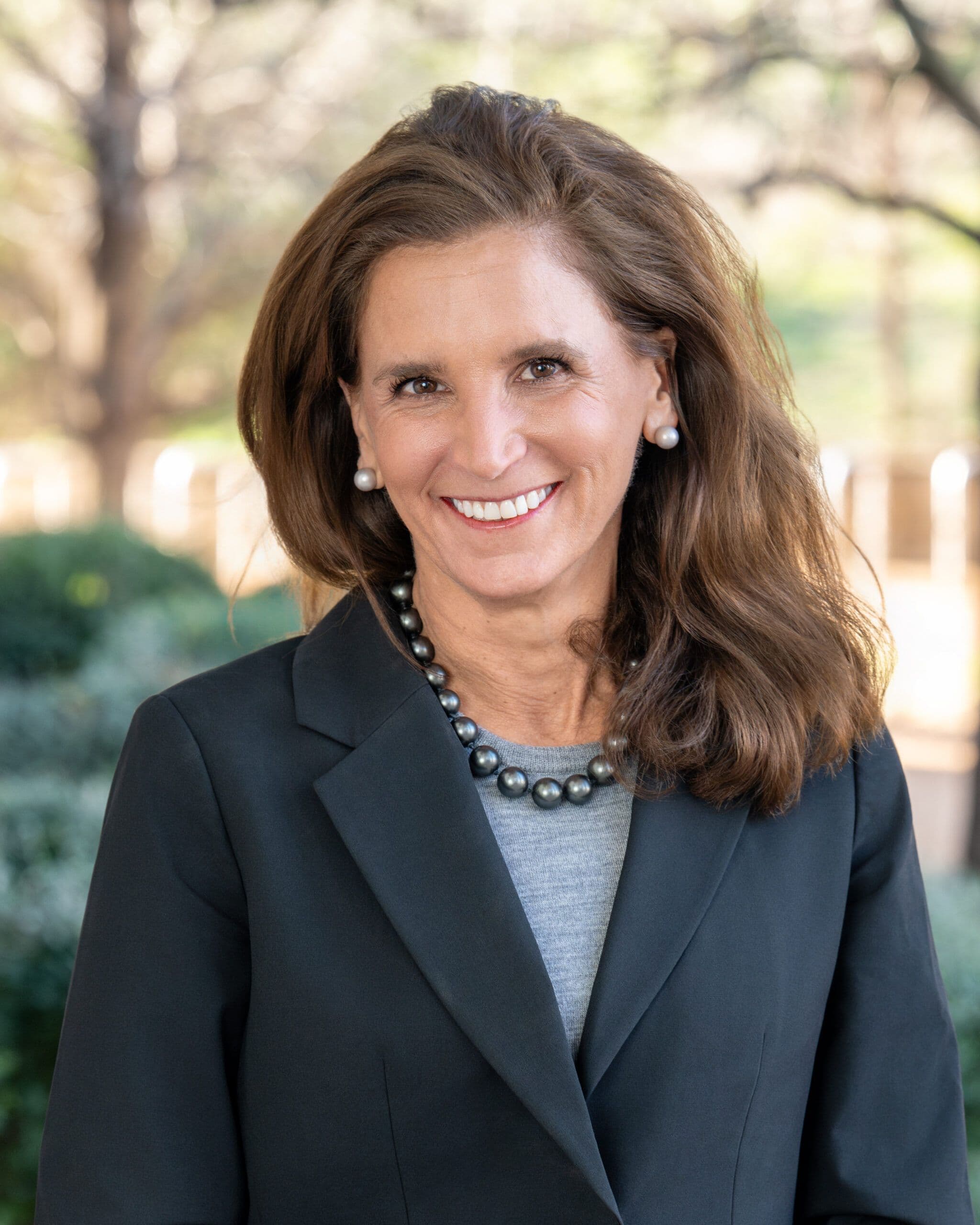 Elizabeth Kennedy Trudeau headshot
